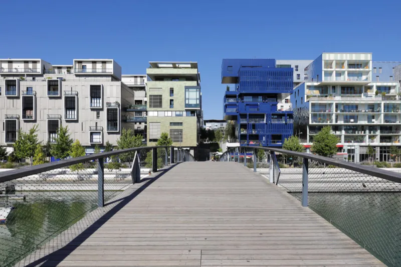 le quartier de la confluence à lyon, france