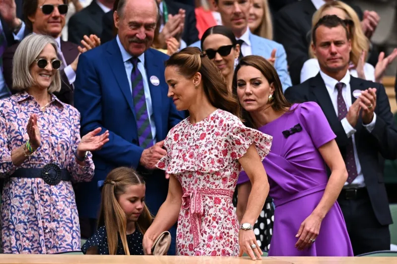 catherine, princesse de galles, la princesse charlotte et pippa middleton assistent à la finale masculine des championnats de wimbledon 2024 à l'aeltc à londres, royaume-uni, le 14 juillet 2024 photo par corinne dubreuil abacapresscom