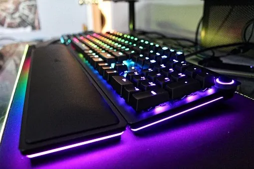 picture of gaming keyboard