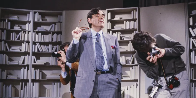 photo d'archives non datée - bernard pivot sur le plateau de son émission apostrophes - bernard pivot, ancien président de l'académie goncourt, auteur et présentateur d'apostrophes, est décédé à l'âge de 89 ans photo pascal baril abacapresscom