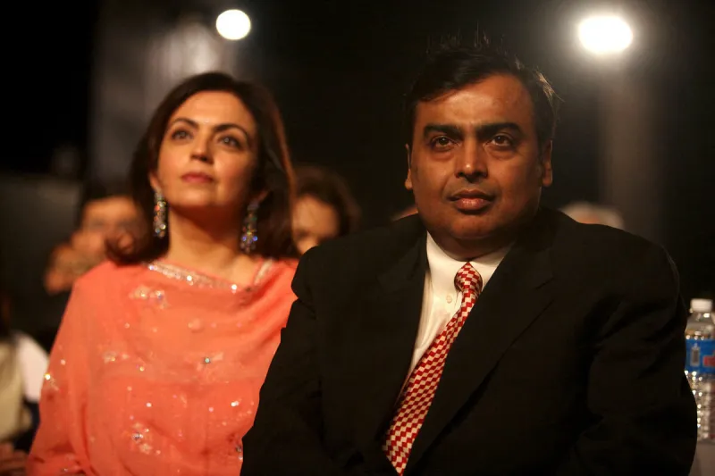 et0m23 mukesh ambani et son épouse neeta ambani, président et directeur général de reliance industries limited ril bombay mumbai india photo by alamy abacapresscom