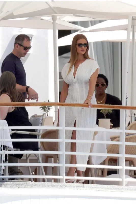 rosie huntington-whiteley and her baby isabella at hotel du cap eden-roc in antibes during cannes film festival, may 18, 2022 photo by abacapresscom <motcle99> candid pap planque < motcle99> , 810346 018 antibes france