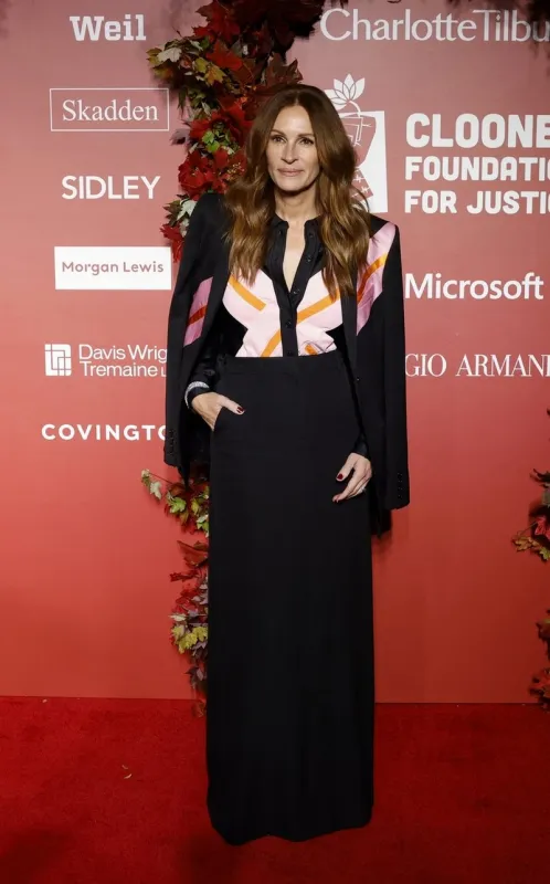 julia roberts arrives on the red carpet at the clooney foundation for justice inaugural albie awards at new york public library on thursday, september 29, 2022 in new york city, ny, usa photo by john angelillo upi abacapresscom