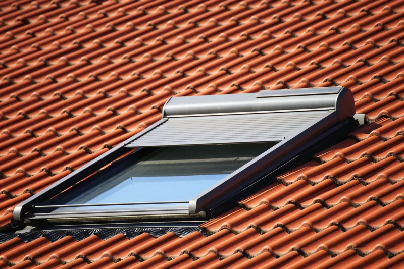 roof window with roller shutter