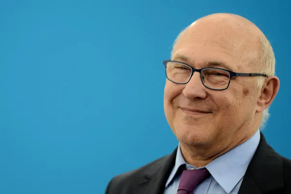 le ministre français de l'economie, des finances et du commerce extérieur, michel sapin, après une visite de l'usine sab à gasny le 27 juin 2014 afp photo dominique faget