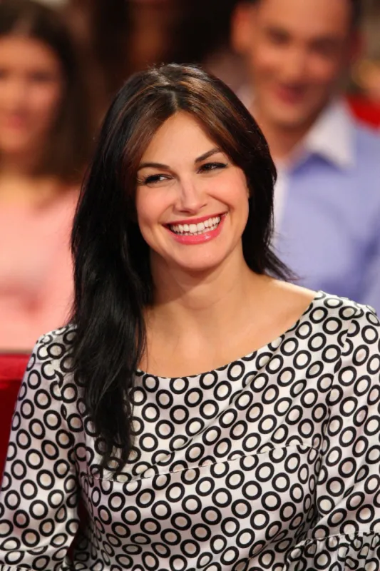 helena noguerra lors de l'enregistrement de l'emission vivement dimanche a paris, france, le 21 novembre 2007 photo max colin abacapresscom