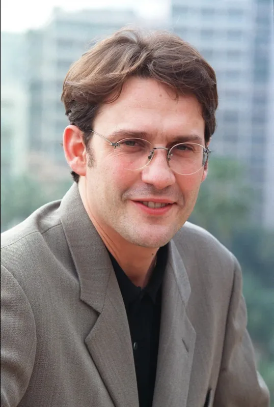 © sophie boulet abaca 35571-6 monaco, 2000 julien courbet <motcle99> courbet julien seule seul seuls seules alone monaco headshot portraits portrait headshots head shot head shots vertical vertical lunette de vue lunettes de vue glasses < motcle99>