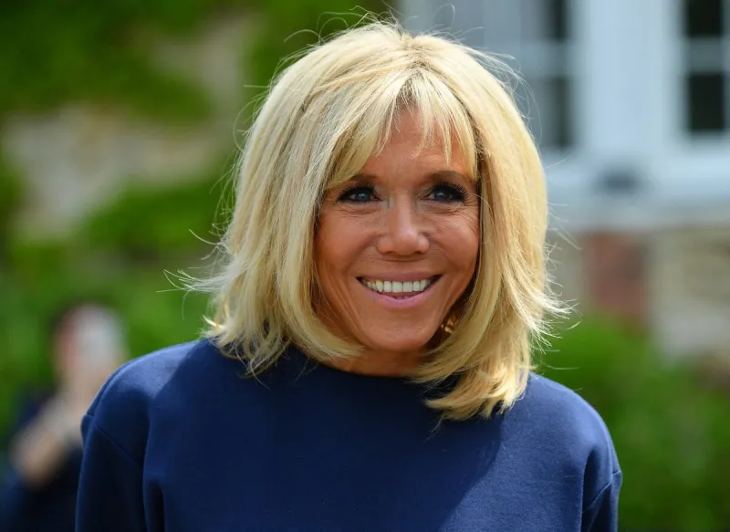 emmanuel macron visite le camp d'entraînement de l'équipe de france à clairefontaine