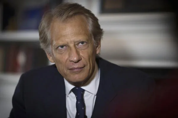 l'ancien premier ministre de la france dominique de villepin pose le 13 septembre 2013 à son domicile parisien afp photo joel saget