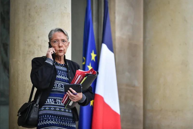 le premier ministre elisabeth borne sort du palais de l'elysée à la fin du conseil des ministres à paris, france, le 12 décembre 2023 photo by firas abdullah abacapresscom
