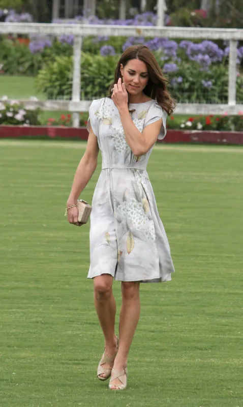 le duc (prince william) et la duchesse de cambridge arrivent au santa barbara bar club à santa barbara, californie, États-unis le 9 juillet 2011 (sur la photo le duc (prince william) et la duchesse de cambridge) photo par baxter abacapresscom