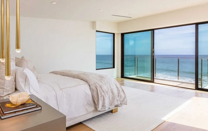 pink has splashed out 137 million on an oceanfront villa - la