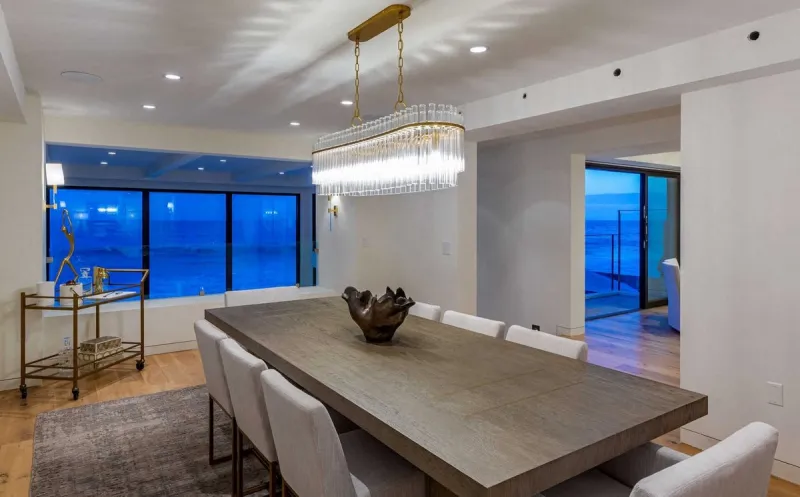 pink has splashed out 137 million on an oceanfront villa - la