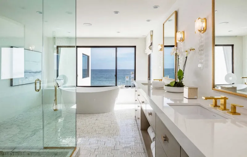 pink has splashed out 137 million on an oceanfront villa - la