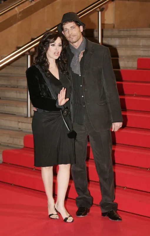 la chanteuse australienne tina arena et son mari vincent mancini arrivent à la 7ème édition des nrj music awards au palais des festival à cannes, france, le 21 janvier 2006 photo par holubowicz-zabulon abacapresscom