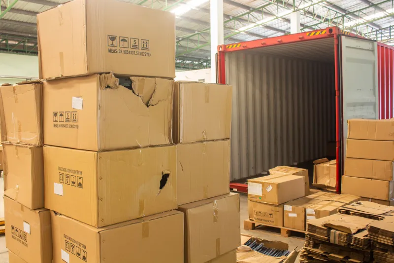 unloading carton from container and carton damage from loading or transport process