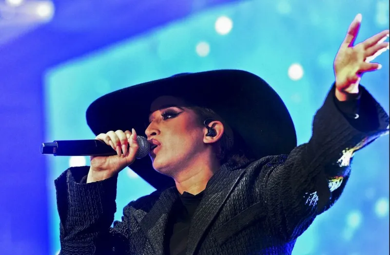 la chanteuse la zarra (25 05 2022)