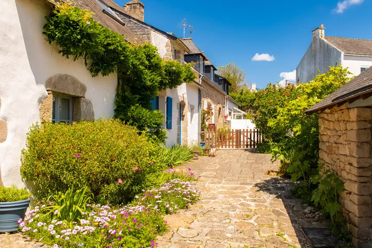 brittany, ile aux moines island in the morbihan gulf, typical houses in the village