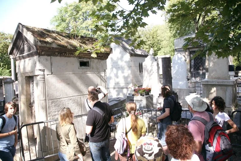 famous graves in paris cemeteries