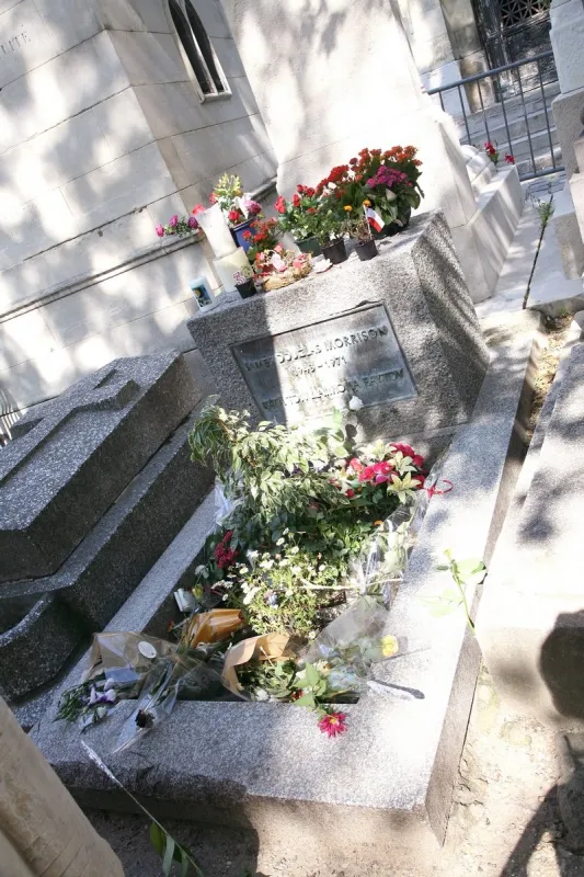 famous graves in paris cemeteries