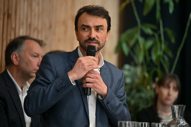 lyon ecologist mayors press conference