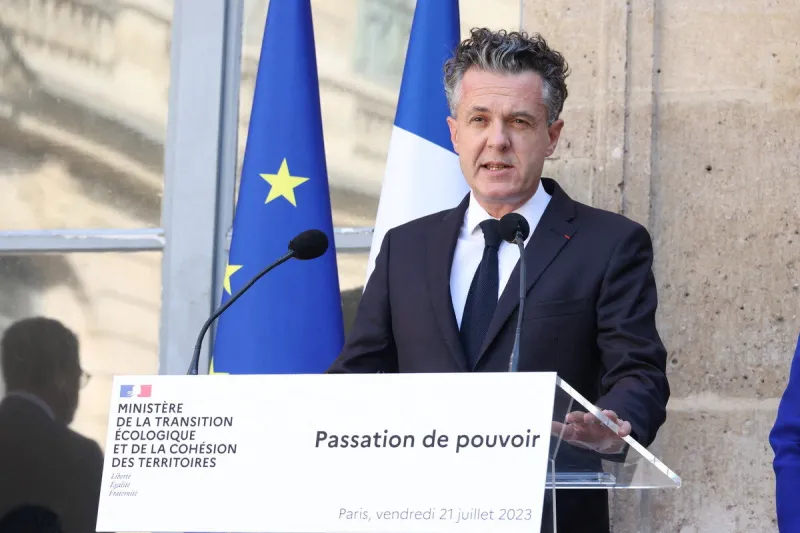 cérémonie de passation de pouvoirs au ministère de l'ecologie - paris