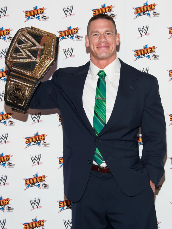 beverly hills, ca - 13 août john cena assiste à la conférence de presse de wwe summerslam au beverly hills hotel le 13 août 2013 à beverly hills, californie valerie macon getty images afp