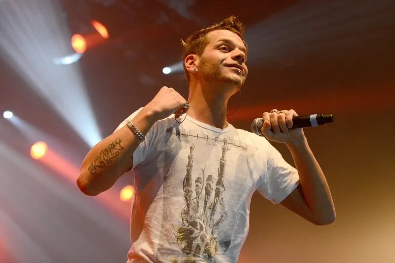 keen'v en concert au bataclan à paris, france, le 15 octobre 2013 photo by nicolas briquet abacapresscom