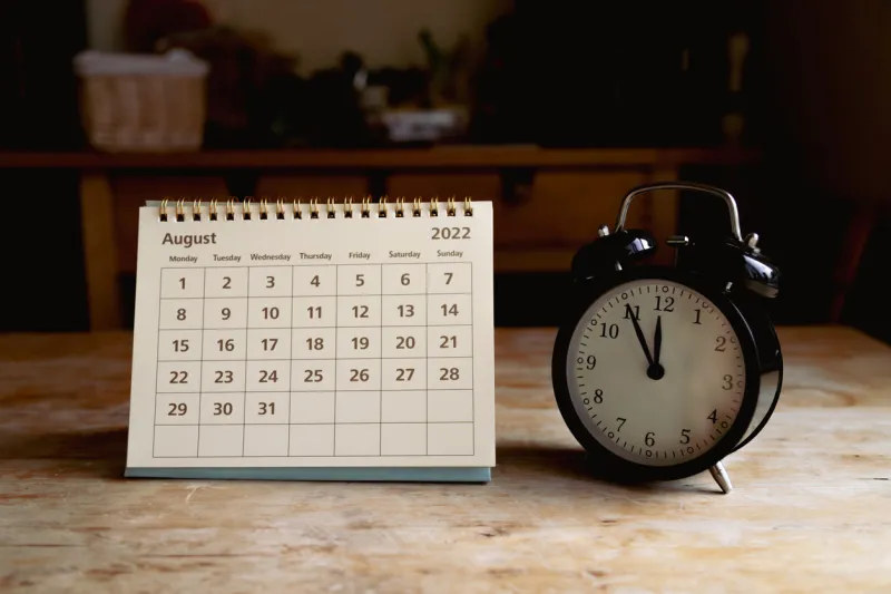 august 2022 calendar and classic vintage clock