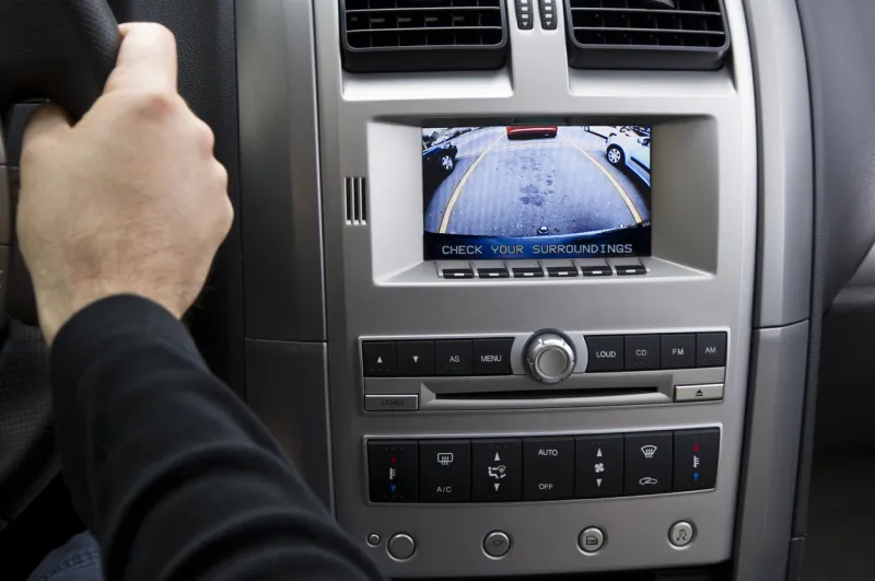 in-dash reversing camera while parking (lhd)