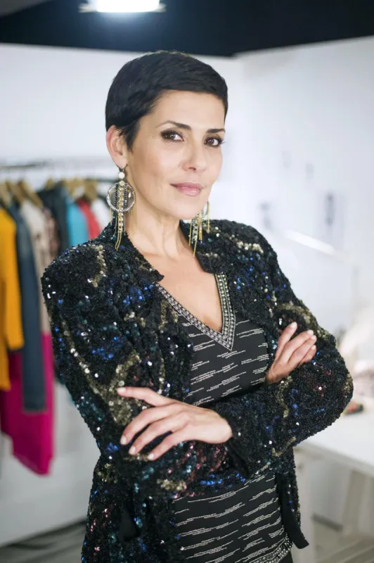 l'animatrice de télévision brésilienne et ancien mannequin cristina cordula pose pour une photo dans les coulisses d'un studio de télévision à saint denis, près de paris, le 4 juillet