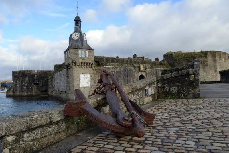 la ville close de concarneau dans le finistère