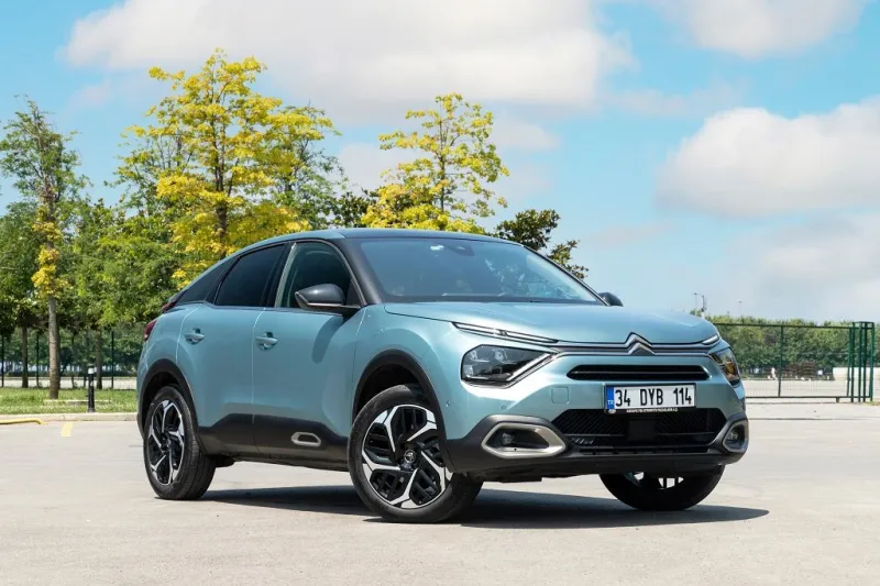 citroen c4 is a subcompact crossover suv, produced by french aut