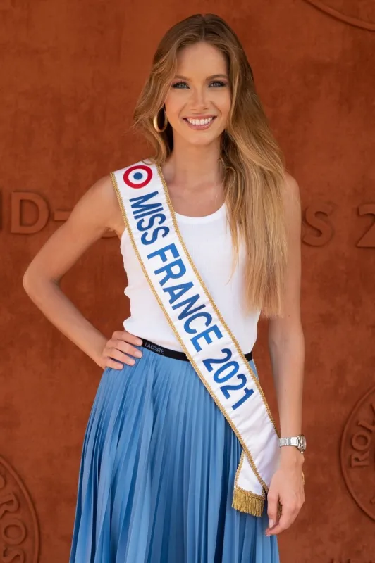amandine petit, miss france 2021 attends the 2021 french open at roland garros on june 10, 2021 in paris, france photo by laurent zabulon abacapresscom , 768478 031 paris france