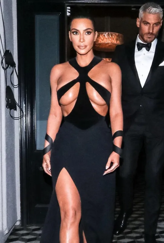 kim kardashian is seen leaving craig's restaurant in los angeles, ca, usa, on february 17, 2019 photo by bauer-griffin splash news abacapresscom , 671123 009 los angeles etats-unis united states