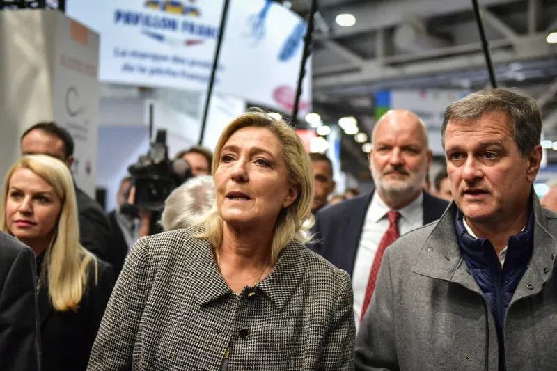 marine le pen visite le salon de l'agriculture - paris
