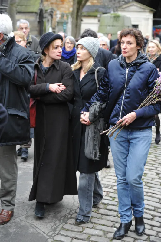 sandrine bonnaire, emmanuelle beart et jeanne balibar assistent aux obseques de jacques rivette au cimetiere de montmartre a paris, france le 5 fevrier 2016 photo by alban wyters abacapresscom , 533368 007 paris traductionpae france
