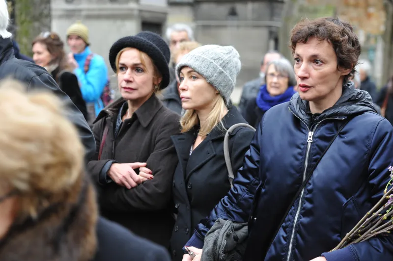 sandrine bonnaire, emmanuelle beart et jeanne balibar assistent aux obseques de jacques rivette au cimetiere de montmartre a paris, france le 5 fevrier 2016 photo by alban wyters abacapresscom , 533368 010 paris traductionpae france
