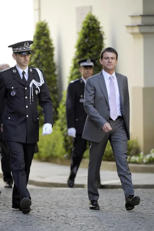 france politique gouvernement remise handy valls