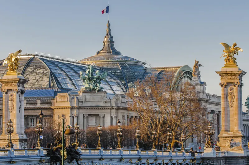 musée du grand palais et pont alexandre iii alexander le troisième pont de la ville de paris en france