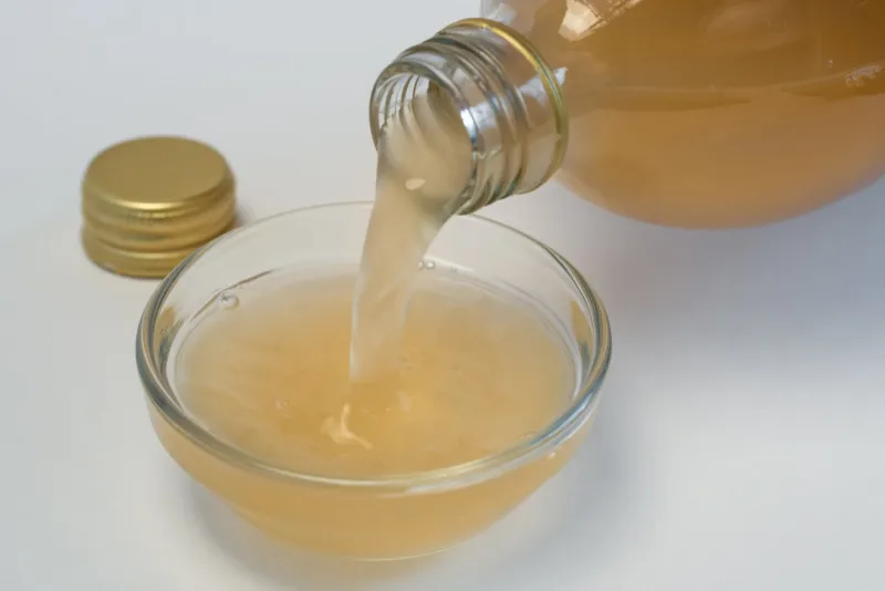 apple cider vinegar in a bowl