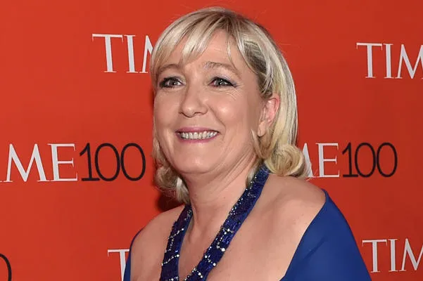 honoré le président du parti national français marine le stylé assiste à l'heure 100 gala célébrant l'heure 100 numéro des personnes les plus influentes du monde au jazz au lincoln center le 21 avril 2015 à new york afp photo timothy un clary