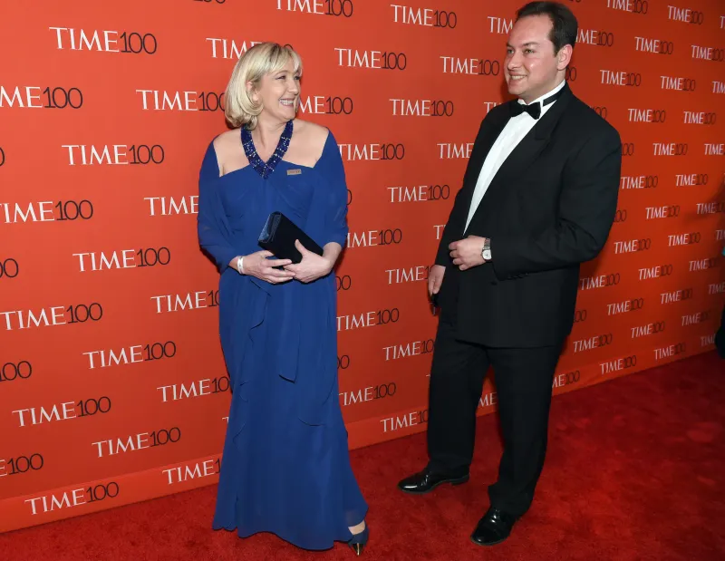 honoré le président du parti national français marine le stylé assiste à l'heure 100 gala célébrant l'heure 100 numéro des personnes les plus influentes du monde au jazz au lincoln center le 21 avril 2015 à new york afp photo timothy un clary