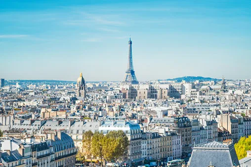 paris cityscape with eilffel tower and city view