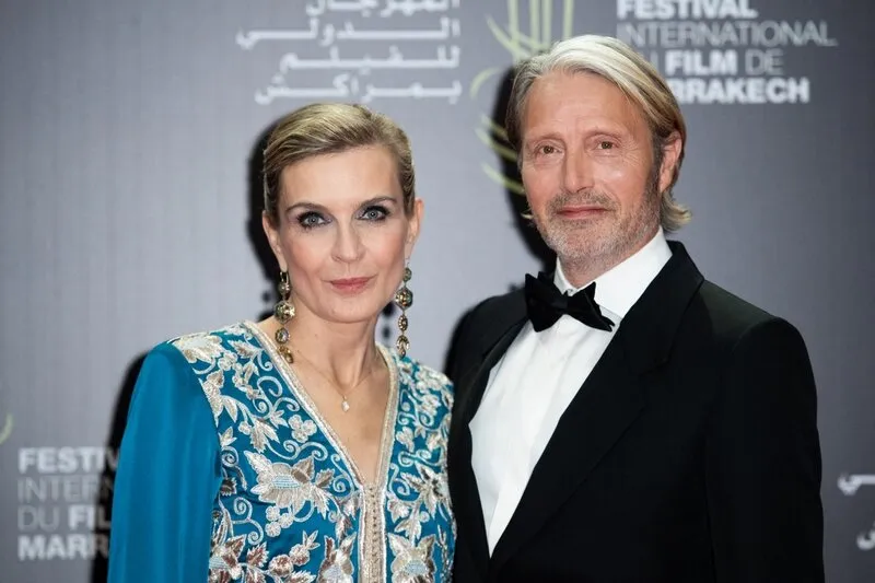 melita toscan du plantier et mads mikkelsen présents sur le tapis rouge du 20e anniversaire du festival dans le cadre du 20e festival international du film de marrakech à marrakech, au maroc, le 25 novembre 2023 photo par aurore marechal abacapresscom
