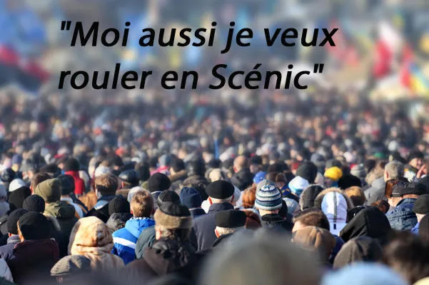 foule de personnes anonymes sur la rue dans le centre-ville, mise au point sélective