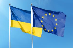 Drapeaux UE et Ukraine