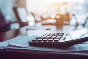 Frais bancaires après un décès : le nouveau plafond appliqué en 2026