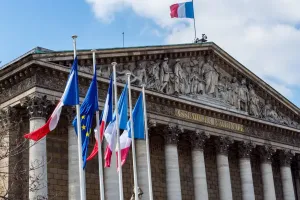 Fin de vie : les textes sur l’aide à mourir à l’examen du Sénat