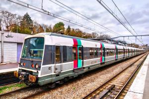 Harcèlement scolaire : une adolescente de 17 ans se suicide en se jetant sous un train